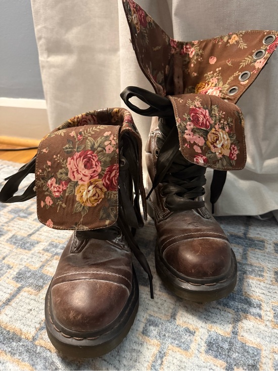 Dr. Martens Shoes - Dr. Marten Triumph Floral Fold-over Lace Up Boots